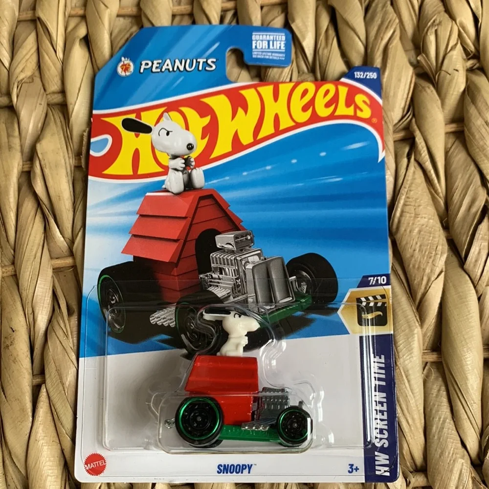 Peanuts Snoopy DogHouse Hot Wheels Hotwheels Mattel 75 Year Anniversary Car New